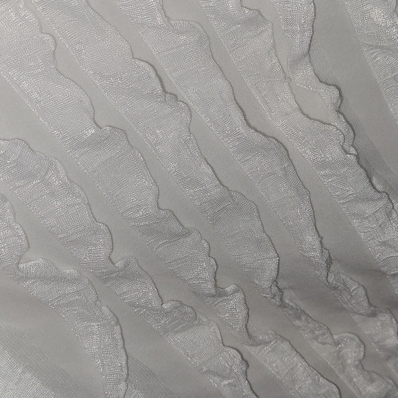 Janeric Ruffled Top - Picture 2 of 4